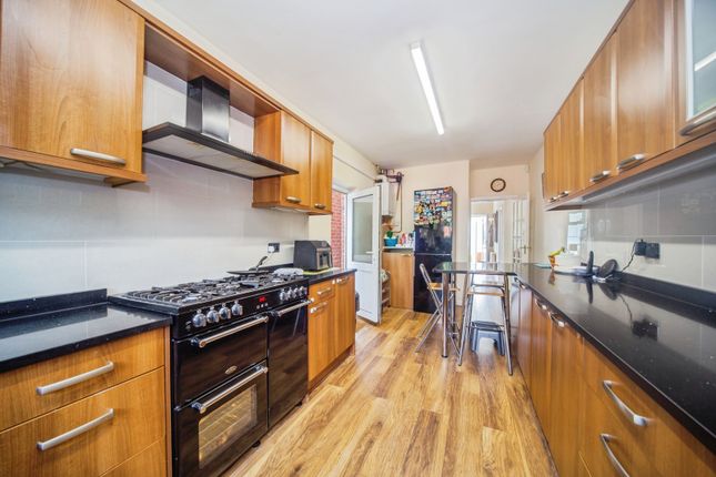 13, Saxholm Dale, Southampton photo 4
