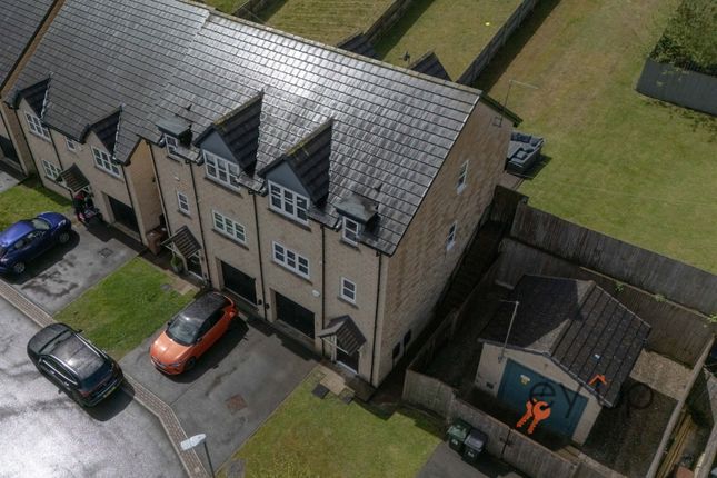 20, Water Meadow Drive, Denholme photo 4