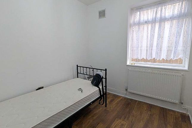 65, Philip Road, Rainham photo 4