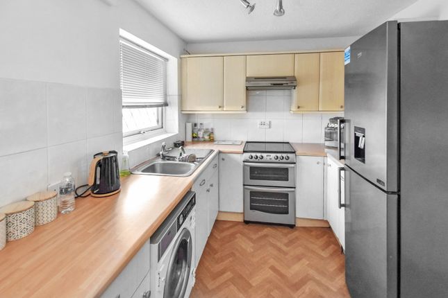 Greenfields Avenue, Warrington photo 3