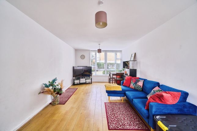 52, Grimsby Grove, London photo 3