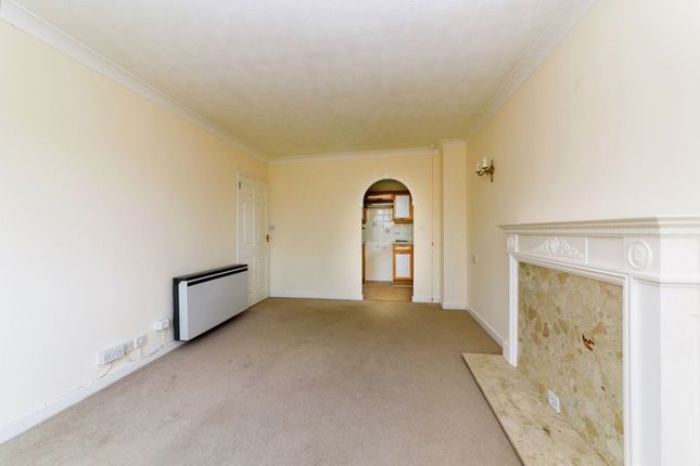 Flat for sale in Newcomb Court, Stamford