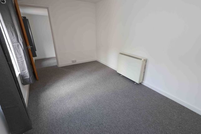 First Floor Flat 12, The Triangle, Clevedon photo 5