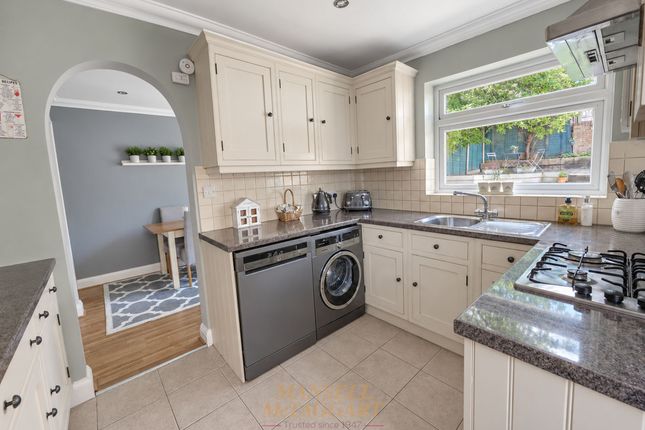 35 Hocken Mead, Crawley photo 2