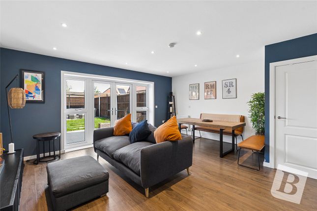 6, Finlay Gardens, Hornchurch photo 3