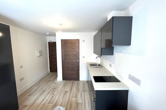 Studio to rent in Charndon Close, Reading, Berkshire
