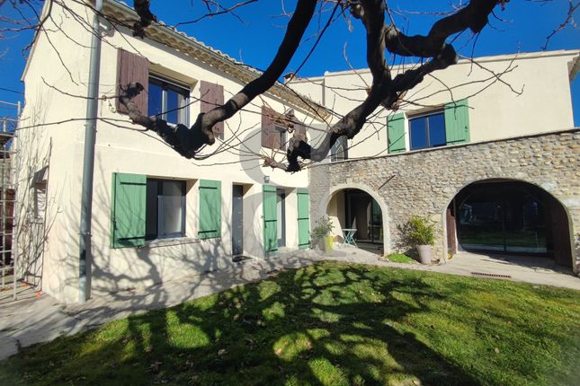 Villa for sale in Sainte-Cecile-Les-Vignes, Provence-Alpes-Cote D'azur, 84290, France