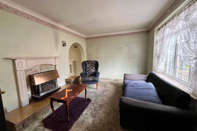 28 Hailsham Road, Romford photo 2