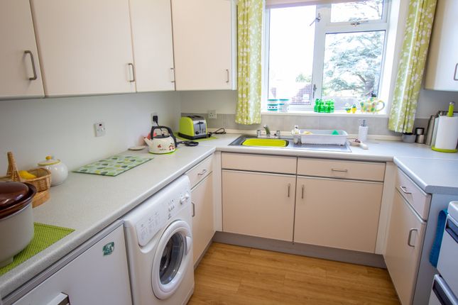 3 Bracken Court, The Drive, Exeter photo 3