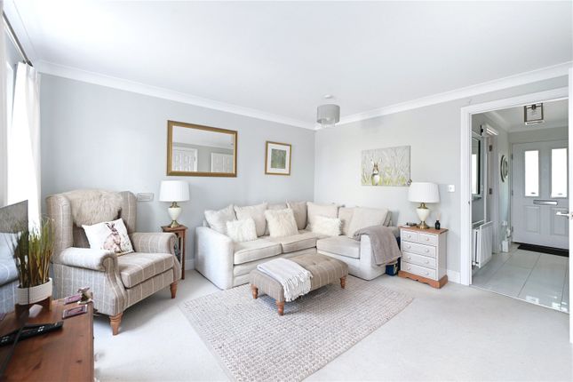 12, Maple Avenue, Hampshire photo 3