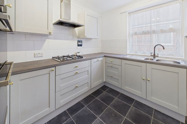 Flat, 3 Peartree Lane, Bexhill-On-Sea photo 2