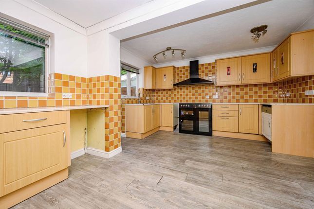 5, Lorimer Close, Luton photo 3