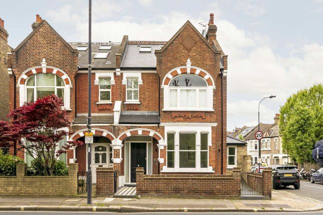 Flat for sale in Fulham Palace Road, London