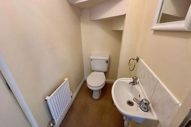 27, FLORENCE GARDENS, THATCHAM photo 4