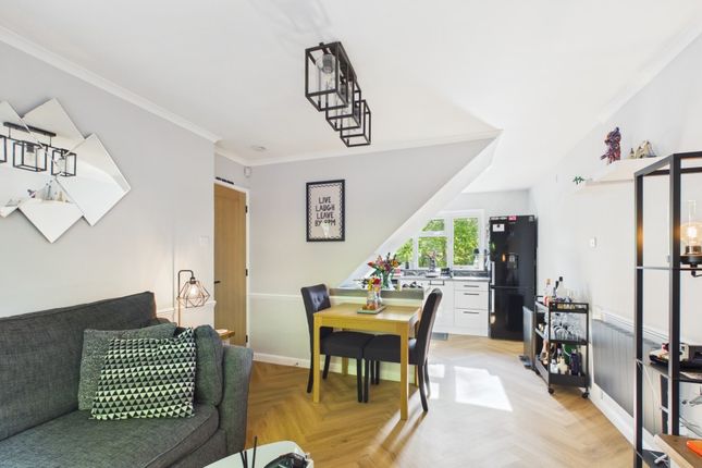 4, Queensbury Place, Blackwater photo 4