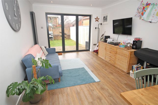 28, Charnock Close, Lymington photo 4