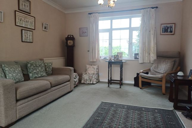 41, Princess Close, Northampton photo 3
