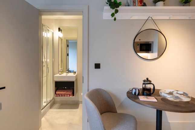 44 , Augustus Road, London photo 2