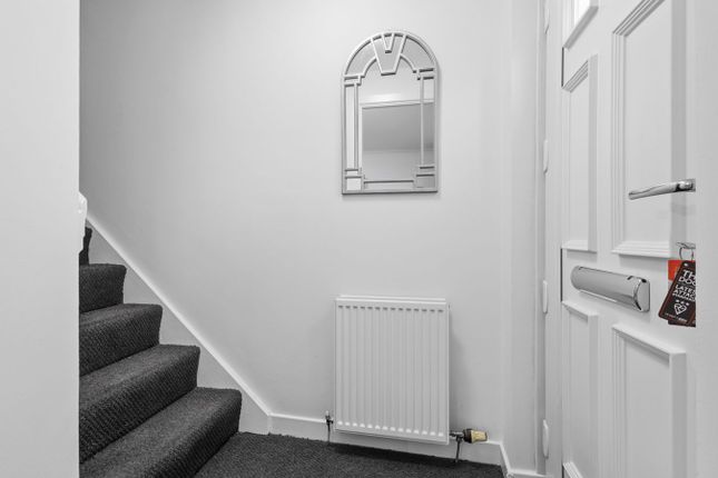 16, Caledonia Court, Kilmarnock photo 4