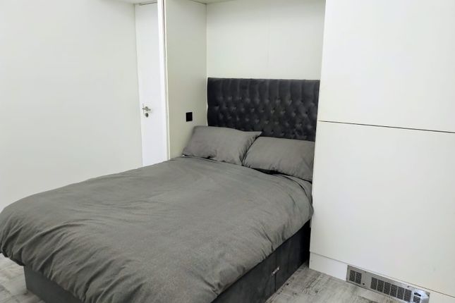717, Abito, Clippers Quay, Salford photo 4