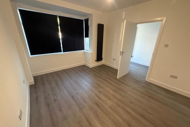 28 Kimberley Road, London photo 2