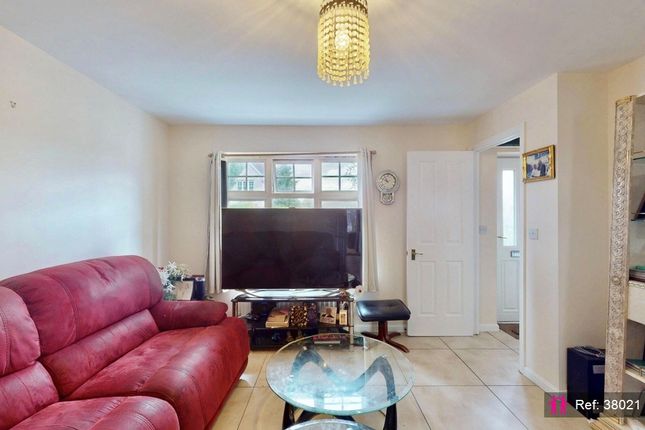 135, Greenhaven Drive, London photo 4