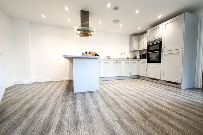 8 Yeabridge Court, Yeabridge, Somerset photo 3