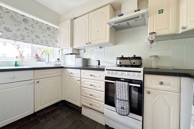 29, Wesley Close, Torquay photo 3