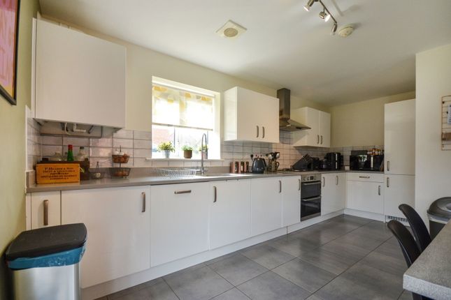 33, Fairfax Drive, Saffron Walden photo 4