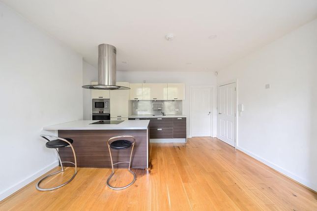 Flat to rent in Hampstead High Street, Hampstead