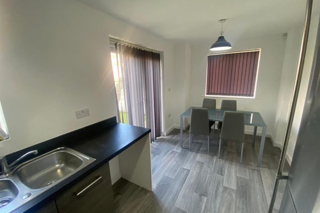 Causey Drive, Manchester photo 4