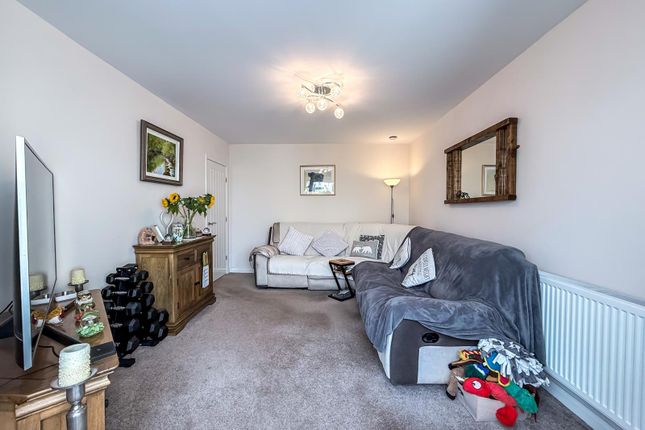 79, Dovedale Crescent, Buxton photo 3