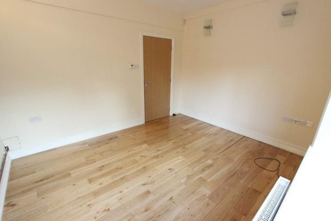 Flat to rent in Byron Road, Wembley