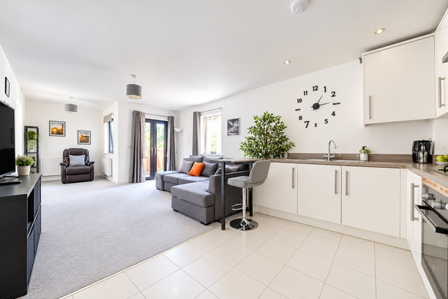 Walnut Tree Close, Guildford photo 4