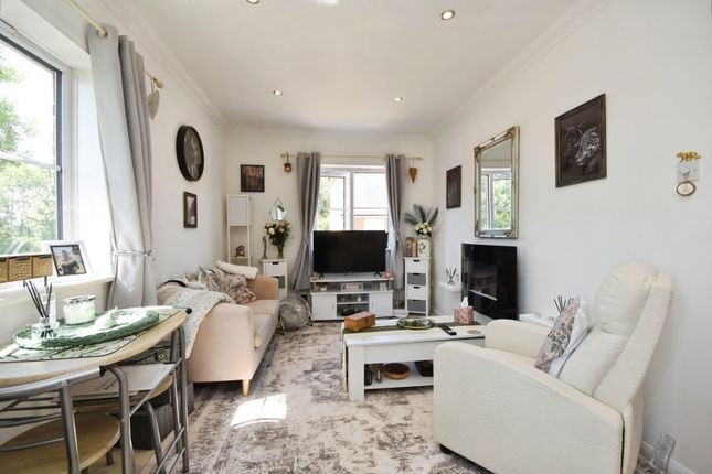 33, Shearers Way, Chelmsford photo 3