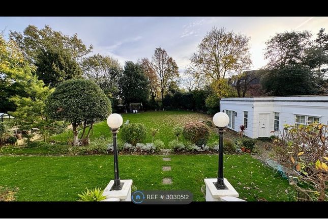 Oakfield Court Kings Avenue, London photo 3