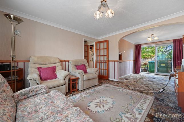 32 Garsmouth Way, Watford photo 3