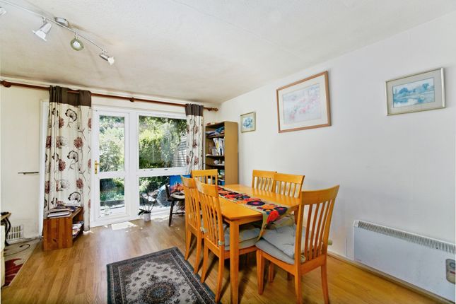 10, Anselm Close, Croydon photo 4