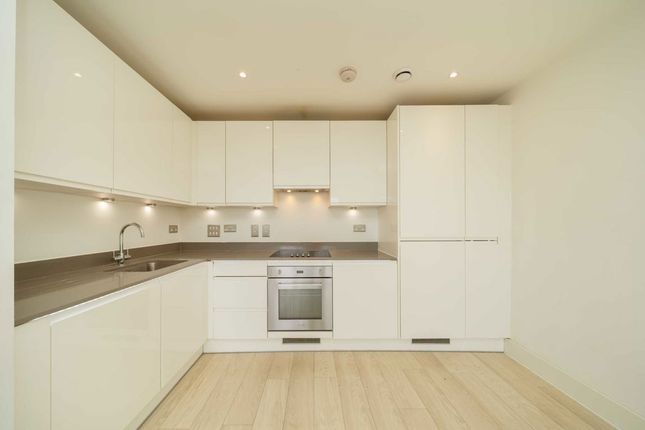 Flat 93, Abbotsford Court, 3, Lakeside Drive, London photo 4