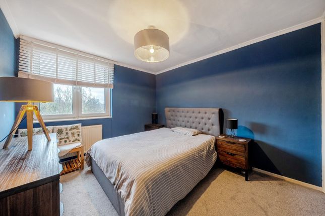 5, Winterfold Close, Southfields photo 3