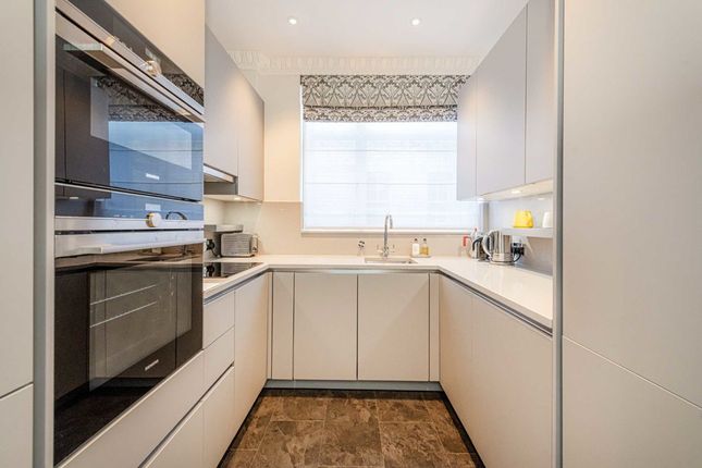 Flat for sale in Balfour Place, London