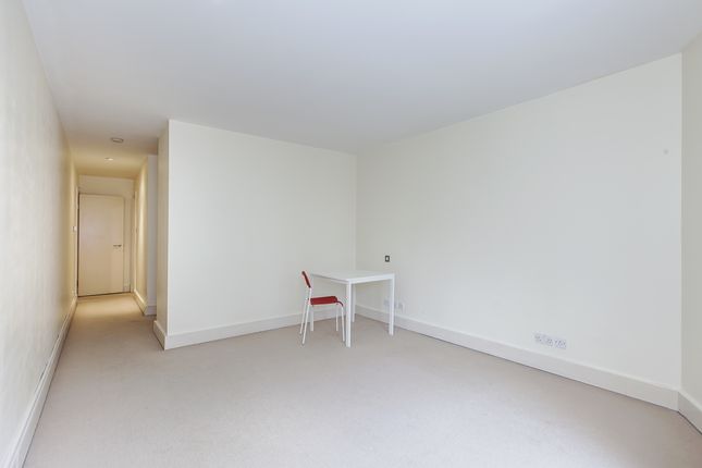 Flat to rent in Hereford Road, London