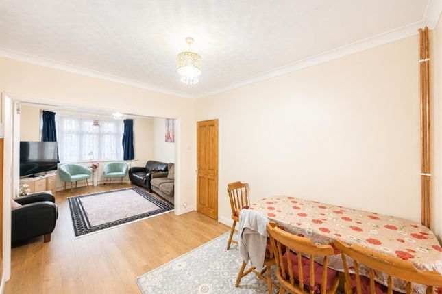 7, Beverley Avenue, Hounslow photo 2