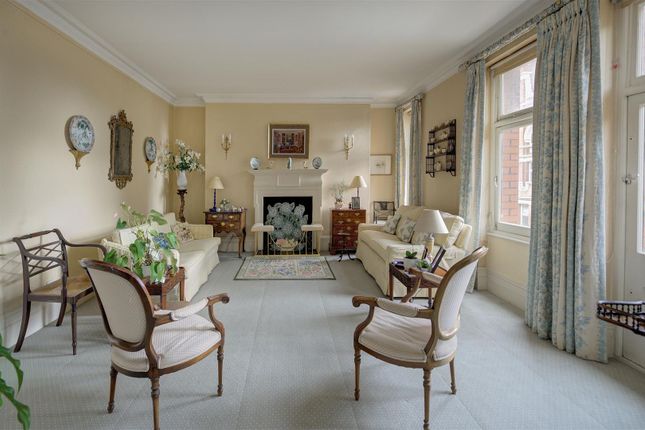 Flat for sale in Iverna Court, London