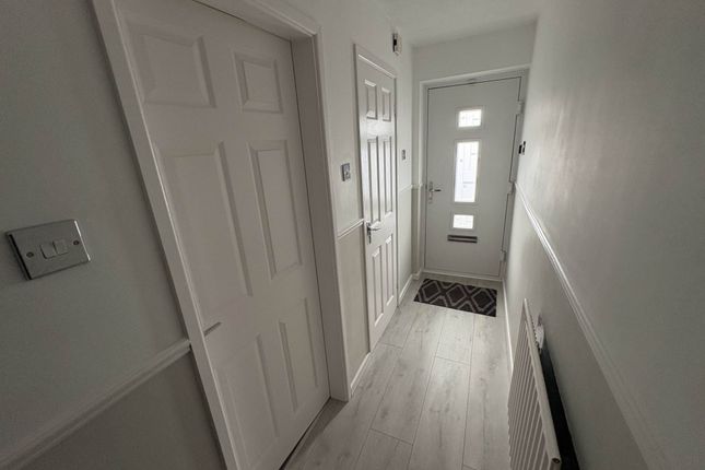 5, Woodlea, Oldham photo 2