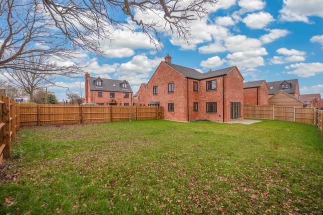 7 Spa Farm Court, Stratford-upon-Avon photo 4