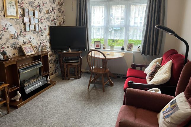 Flat 5, Hanover Court, Hogshill Street, Beaminster photo 2