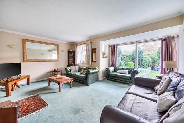 7, Howard Close, West Horsley photo 3