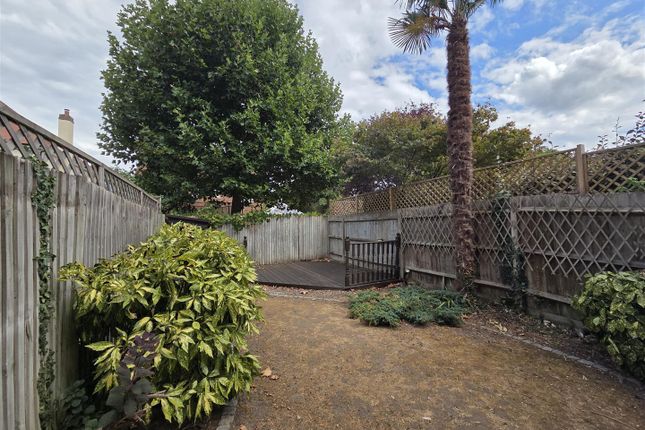 55, Savery Drive, Long Ditton Surbiton photo 4