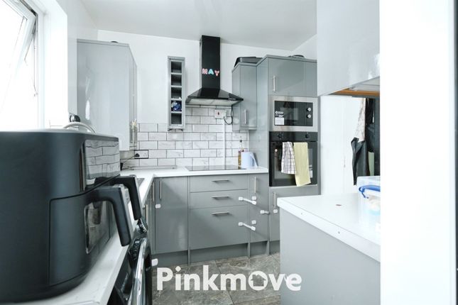 352, Monnow Way, NEWPORT photo 3